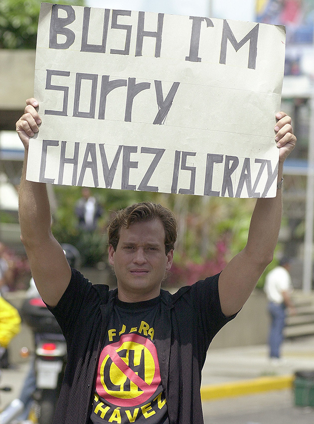 Mequetrefe pidiéndole perdón a George Bush