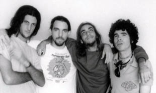 Porno Para Ricardo: (Izq. a Der.) Oscar Pita (Bajo), Luis Gonz&aacute;lez (Bater&iacute;a), Ciro D&iacute;az (Guitarra), Gorki &Aacute;guila (Guitarra, Voz)