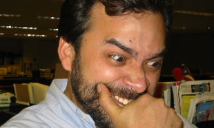 Gustavo Morales pensando en El Gusano de la Luz