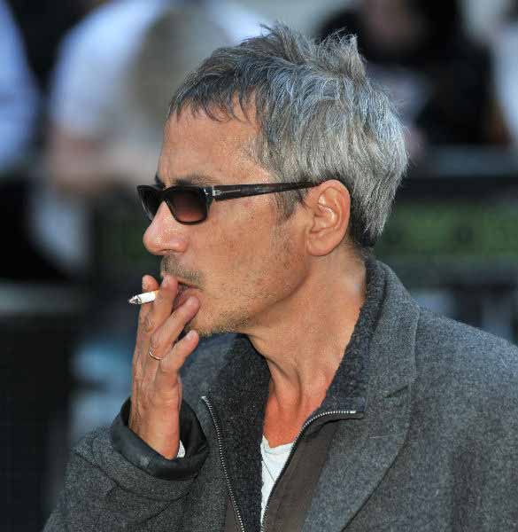 Léos Carax quiere darle un bombón a tus hijos y subirlos a su furgoneta.