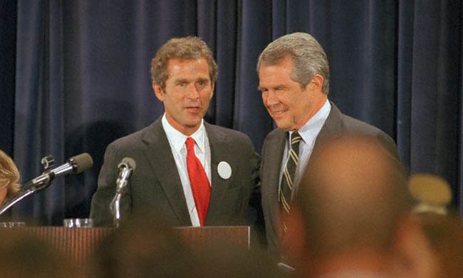 George W. Bush y Pat Robertson