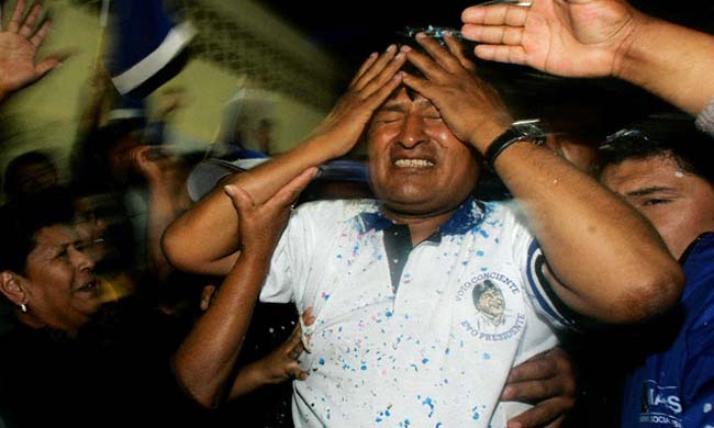 Evo Morales celebrando la victoria.