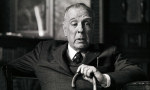 Jorge Luis Borges (1899-1986) en su oficina en la antigua sede de la Biblioteca Nacional en Buenos Aires en 1973. Borges dirigió la Biblioteca desde 1955 hasta 1973. Renunció después que el partido peronista retomó el poder.