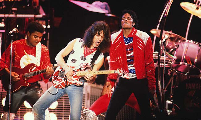 Eddie Van Halen y Michael Jackson durante la gira "Victory" en 1984.
