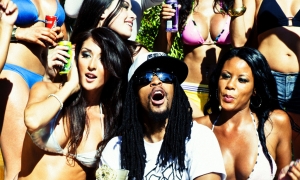 Lil John en el video de Hey
