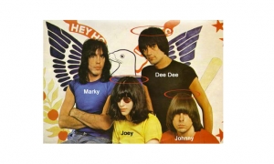 The Ramones fracasan en producir una sonrisa. Detalle de la cubierta del sencillo "Baby, I love you".