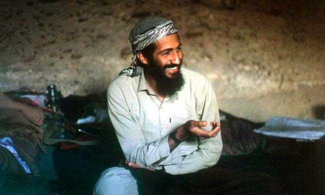 Menos satánico que de costumbre. Osama Bin Laden en una cueva de la región de Jalalabad en Afganistán en 1988.